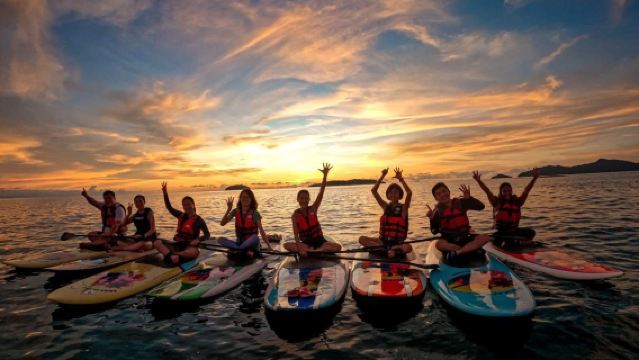 SUP-Sonnenaufgangs- oder Sonnenuntergangs-Erlebnis in Kota Kinabalu mit Hoteltransfer