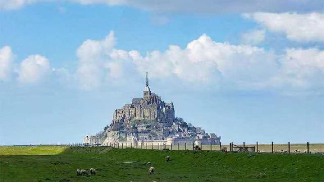 Tur bahasa Inggris perjalanan satu hari pulang pergi dari Paris ke Mont Saint-Michel termasuk tiket masuk biara