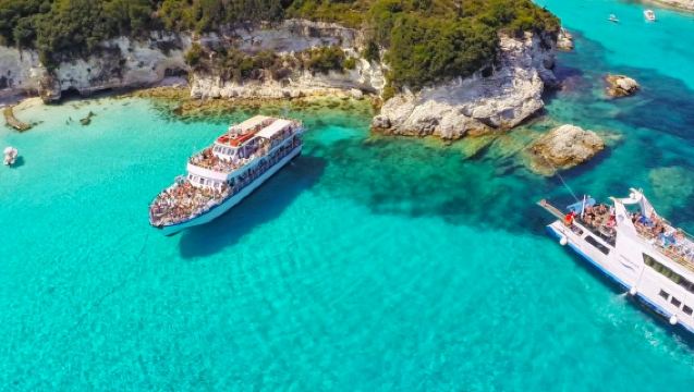 ทัวร์เรือสำราญถ้ำสีน้ำเงินปักซอสและแอนติปักซอส (หมู่บ้านไกออส) ต้นทางท่าเรือคอร์ฟู
