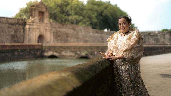 Portez l'Héritage, Location de Tenues à Fort Santiago Philippines par Traje de Intramuros