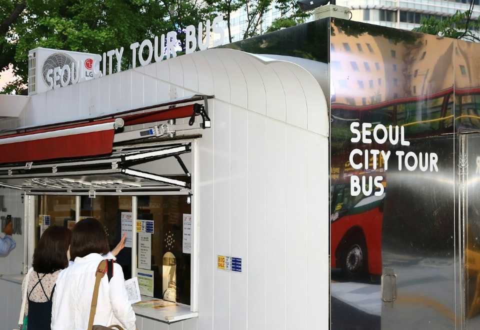 Seoul City Tour Bus Downtown: Palace & Namsan Hop-On Hop-Off Tour