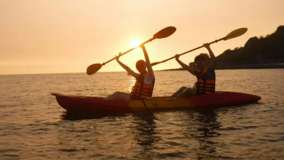 Canoe Base Xiaoliuqiu: Sonnenaufgang & transparentes Kanu oder SUP-Erlebnis mit 2 Personen/Brett