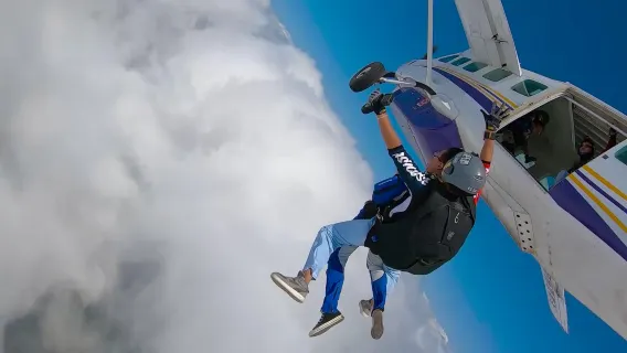 廣州旅拍【廣州增城三江飛行基地3000公尺跳傘+USPA職業教練+多種攝影方式選選】