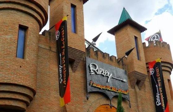 Ripley's 信不信由你博物館及蠟像館：入場券 + 交通
