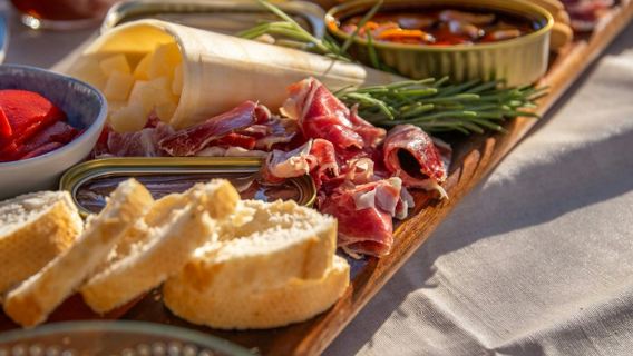 Barcelona: 2-Hr Small-Group Sailing Tour + Tapas