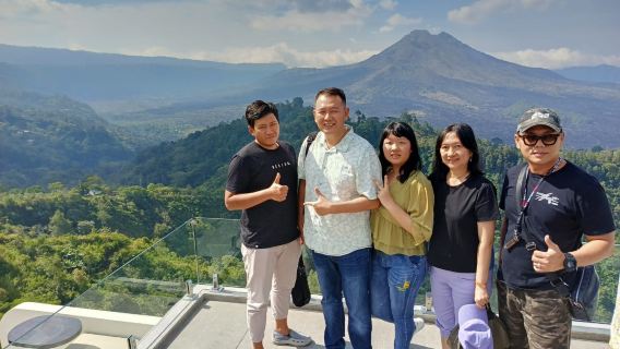 Alquiler de coche privado en Bali con guía turístico en inglés o mandarín