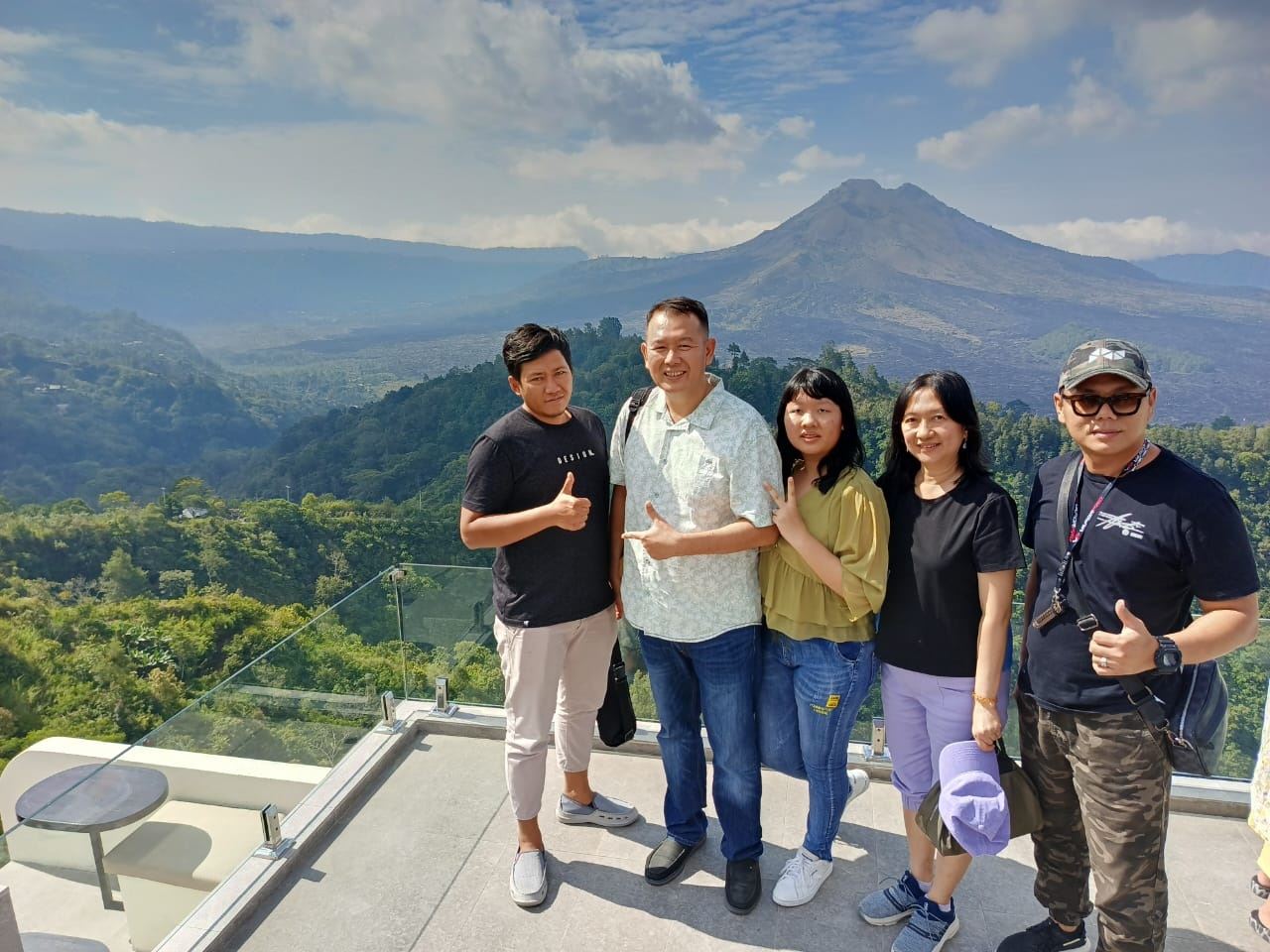 Noleggio auto privata a Bali con guida turistica in inglese o mandarino