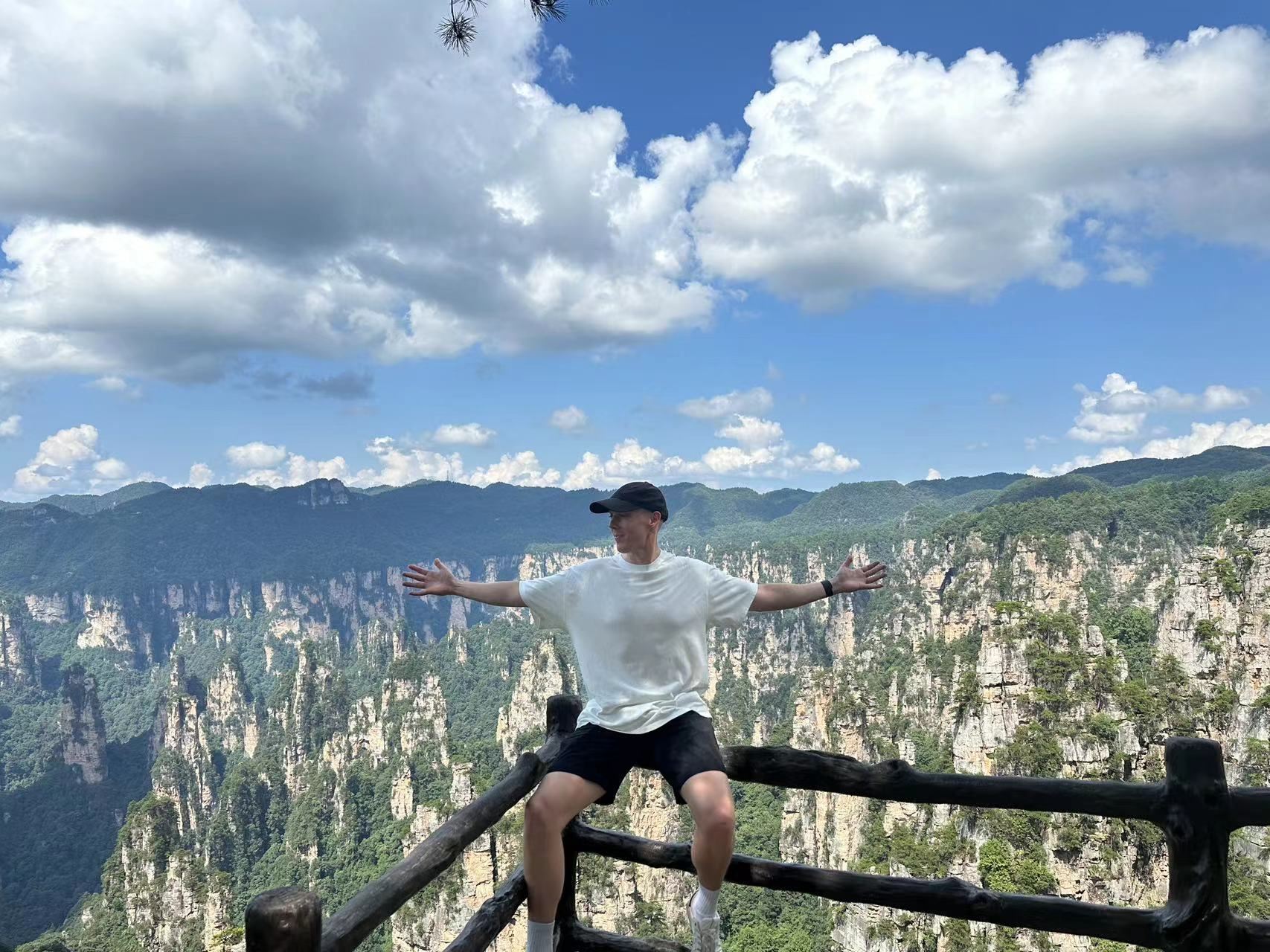 Tour privato a Zhangjiajie: scopri il Forest Park, gli ascensori e le meraviglie di Avatar