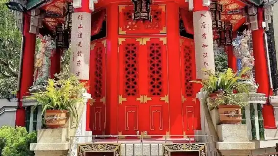 Hong Kong Stanley + Wong Tai Sin Temple + Golden Bauhinia [9-hour private charter+ Guide- custom itinerary]