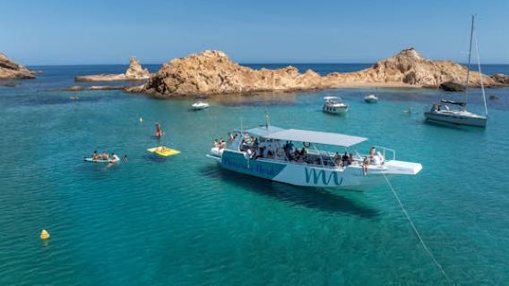 Boat trip to the northern coves of Menorca from Fornells