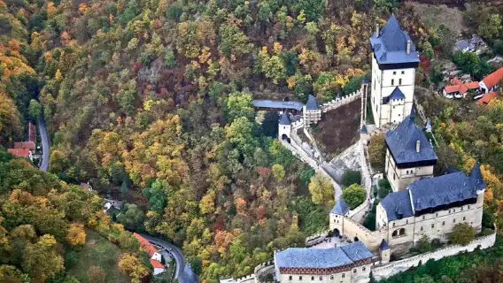 捷克布拉格老城+卡爾施泰因城堡+貝龍卡河谷【中文司機接駁】