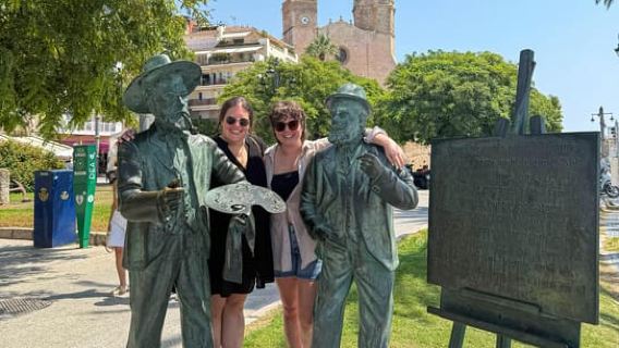 Tour in Sitges ( Bcn): Cultural diversity, tapas and beach