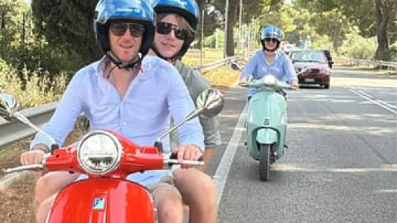 Recorrido panorámico en Vespa: Trulli y campo con degustaciones en el Valle de Itria