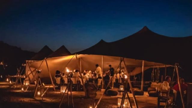 Marrakech: Paseo en camello por el desierto de Agafay con cena y espectáculo