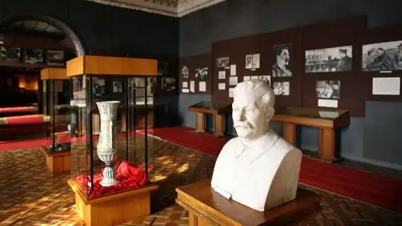 จากทบิลิซี: ทริปวันเดียวที่ Mtskheta และ Uplistsikhe - ชิมไวน์