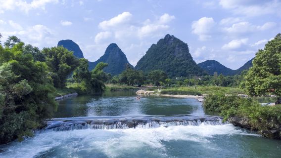 【満喫の1日間】三つ星遊覧船に乗って水墨画の世界～漓江下り·「印象劉三姐鑑賞」
