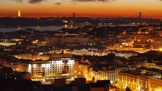 Lisboa: auténtico espectáculo de fado, cena y tour nocturno