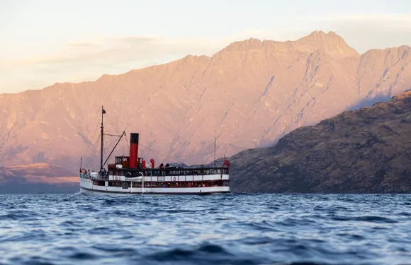 皇后鎮TSS厄恩斯勞號蒸汽船+牧場遊+BBQ午餐/晚餐+騎馬