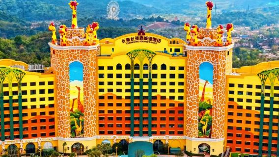Qingyuan Chimelong: Paquete de 2 días y 1 noche o 3 días y 2 noches con entrada al Castillo de Jirafas del Reino Forestal + acceso ilimitado al parque de aguas termales + gastronomía + espectáculos / Autotour por el bosque / Paquete gastronómico con cena