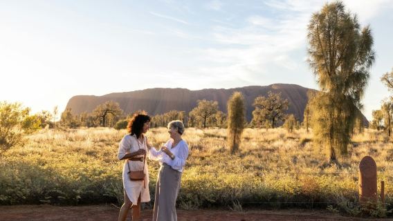 Uluru: Sunset Tour + Transfers + Sparkling Wine & Light Snacks