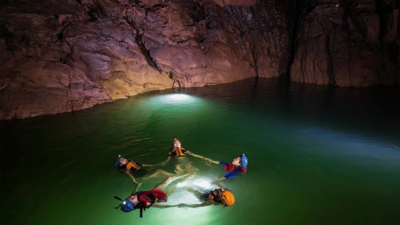 Conquista 4,5 km del fiume sotterraneo Phong Nha