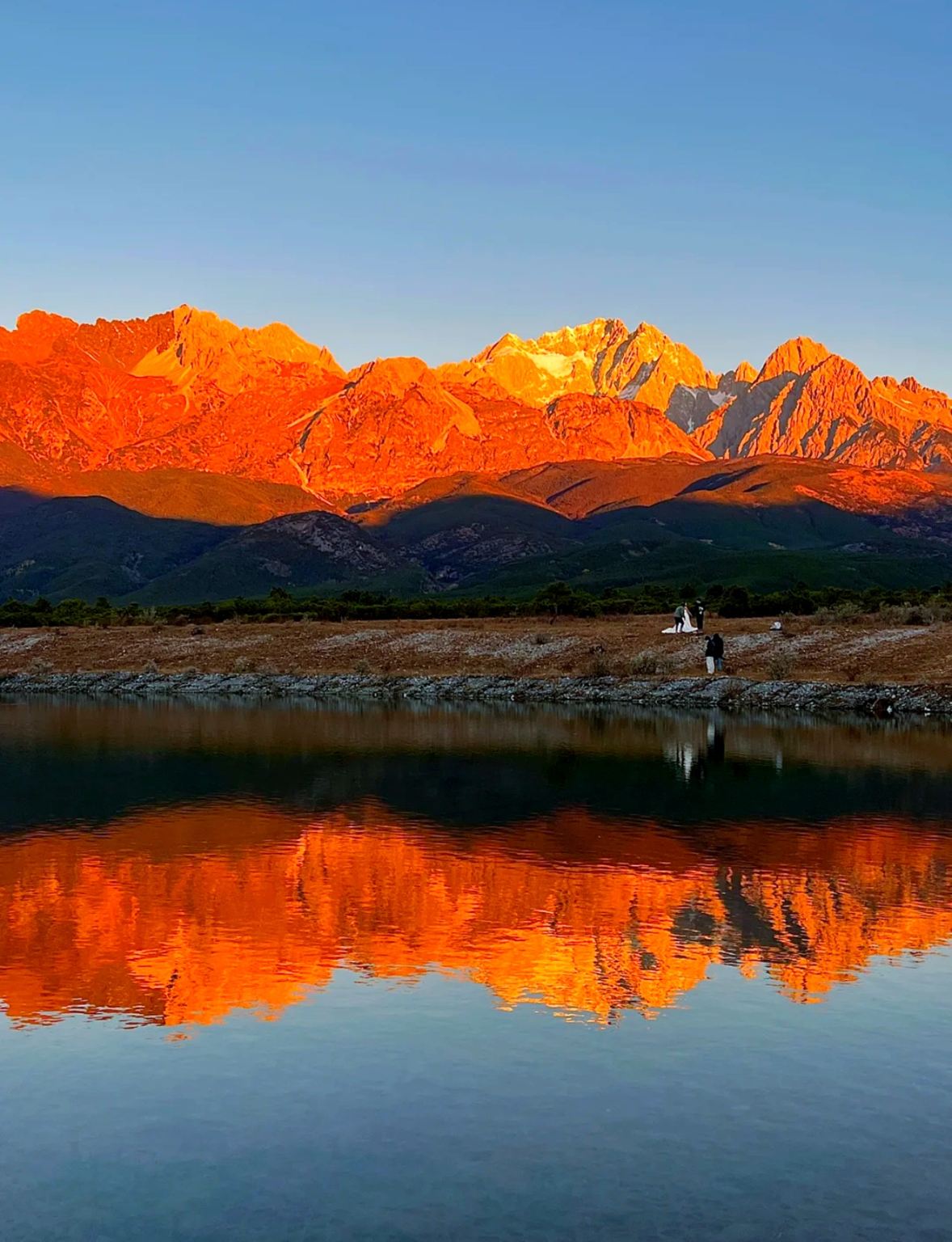 Jade Dragon (Yulong) Snow Mountain Golden Sunrise + Sightseeing Train for Foreign Tourists
