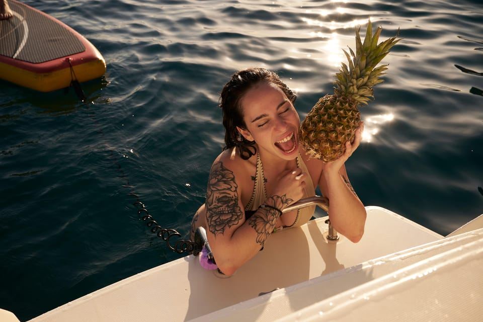 Puerto Viejo de Chania: Crucero de lujo en catamarán al atardecer con vino