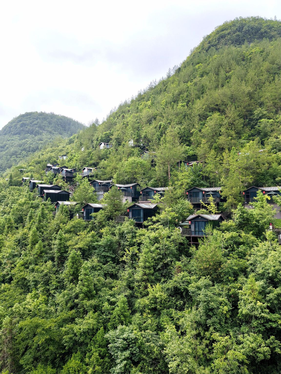 1-Day Tour to Enshi Tujia Folk Culture City + Qingjiang Butterfly Cliff + Dixin Valley Attraction in Hubei (Chinese and English Services Available)