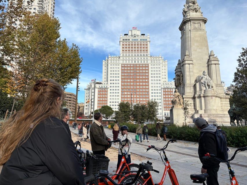 Madrid: 1,5-stündige Highlights-Tour mit dem Fahrrad oder E-Bike