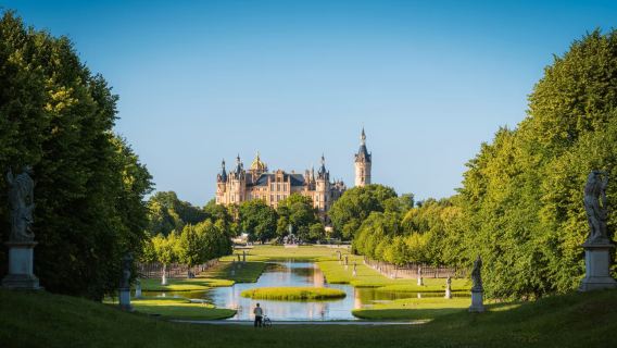 德國漢堡*什未林宮及花園包車一日遊【中文司機】