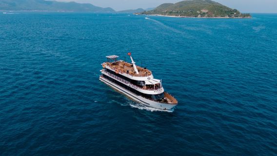 Nha Trang Luxury Bay Day Cruise with Snorkeling, Kayak, Lunch & Hotel Transfer