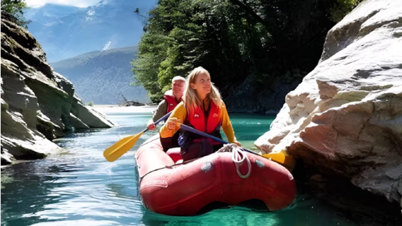 Viaje por la Isla Sur de Nueva Zelanda: Excursión Funyak desde Queenstown hasta Glenorchy con experiencia en lancha y canoa y picnic especial
