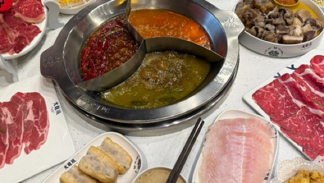 청두·다롱이 훠궈 팬 테마점-경기 두 번째 현장·훠궈 +축구 경기