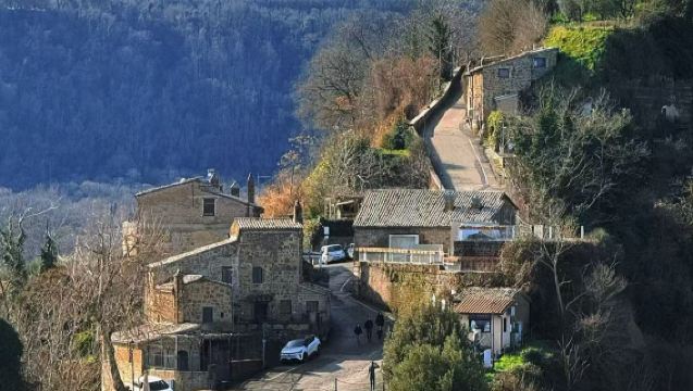 1-day tour to Civita di Bagnoregio + Orvieto volcanic rock hill town (departing from Rome, admission ticket not included)