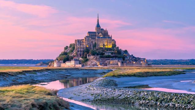 フランス・パリ発 モン・サン＝ミシェル ワンデーツアー（修道院入場チケット＋オプションの音声ガイド＋往復送迎付き）