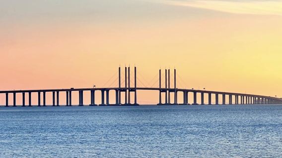 Private chartered tour to Golden Beach + Jiaozhou Bay Bridge + Underwater Tunnel + Yumingzui Village | 1-day tour