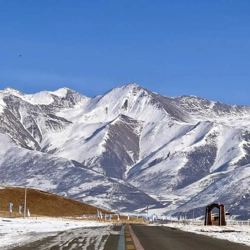 Xining Ganshika Snow Mountain + Lianxin Lake + Colorful Ice Falls