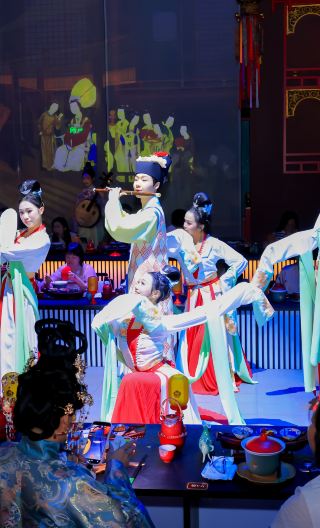 Guangzhou Haisi Ode: Silk Road Outfits, Treasure Ship Dinner Show & Lingnan Fusion Cuisine