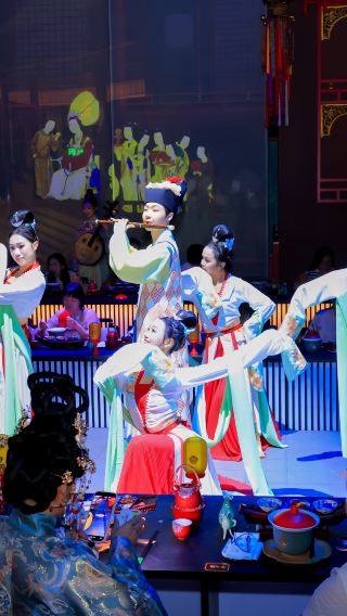 Guangzhou Haisi Ode: Silk Road Outfits, Treasure Ship Dinner Show & Lingnan Fusion Cuisine