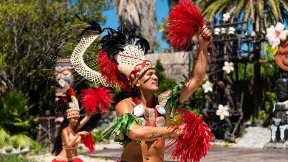 Hawaii Polynesian Cultural Center [dinner + cultural show + Chinese shuttle service]
