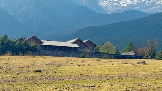 Lijiang, Yunnan round-trip: Yuhu Village + Dragon Lady Lake + Wenhai Village 1-day tour with Chinese/English private charter