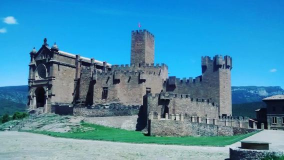 Ruta medieval en Navarra: Olite, Ujué, Castillo de Javier y Mª de Leire