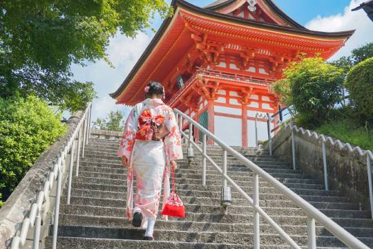 日本大阪+京都+金閣寺+清水寺+八阪神社+伏見稻荷大社一日遊