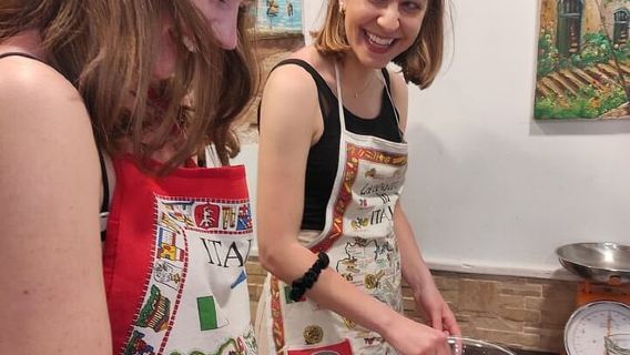 Small Group Naples Pizza Making Class with Drink Included
