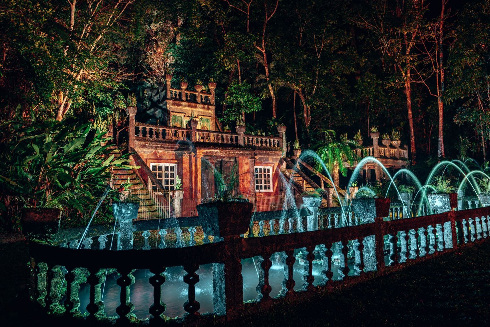 開恩茲帕羅尼拉天空之城半日遊【藍光蟲夜遊+晚餐+接送 中文】