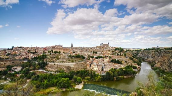 Desde Madrid: Excursión guiada de un día a Toledo y Segovia