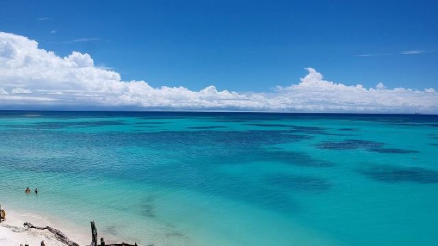 Дневной тур со снорклингом на Остров Менгалам с обедом и общим трансфером