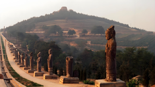 Lawatan Sehari ke Kawasan Tengah Budaya Famen + Qianling di Baoji, Shaanxi [Sewaan Peribadi Eksklusif]