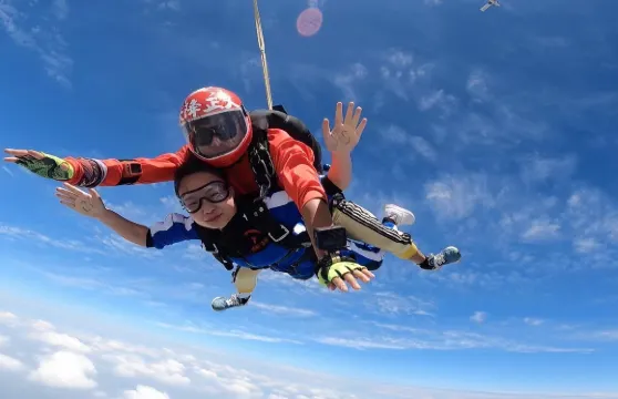 無錫Trip Moments【無錫太湖4000米高空跳傘旅遊+高清攝像跟拍+Uspa職業教練+跳傘證】