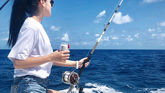 沖縄海釣り半日ツアー|3時間のセーリング + 8〜14人でボートを共有/チャーター + 那覇のホテル送迎